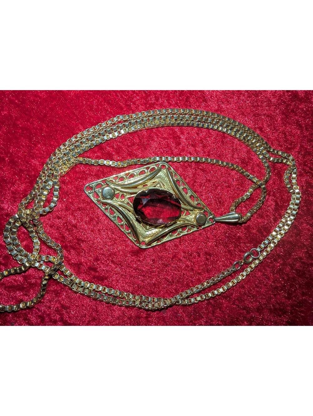 Vintage Gold Tone Pendant Necklace with big Amethyst Gemstone
